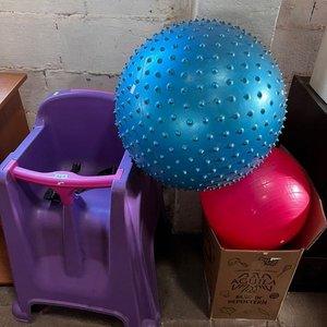 Lote siguiente: Silla de Comer para Bebé con Dos Pelotas de Pilates