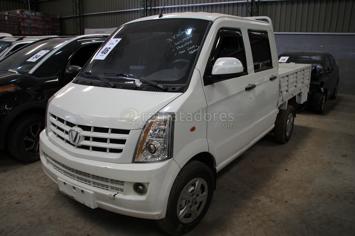 Camioneta Utilitaria Blanca Victory
