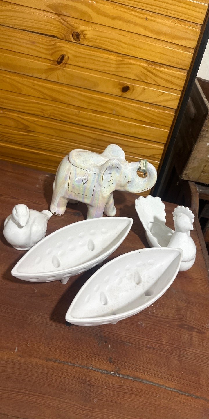 Lote siguiente: Adornos copetineros - Colección de objetos decorativos