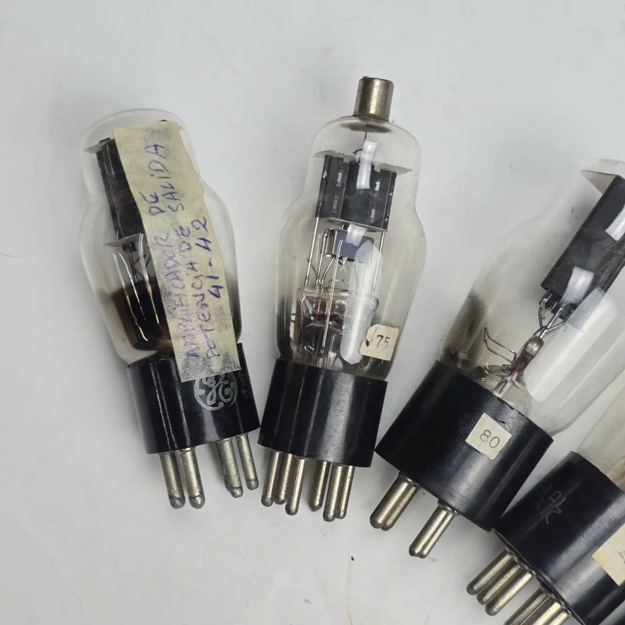 Item lote-32-valvulas-varias-x6 - Image 1