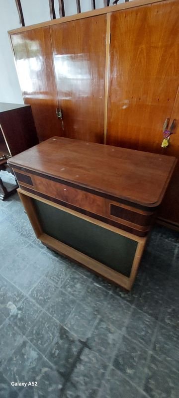 Radio Clásica con Mueble de Radio en Excelente Estado - imagen 14