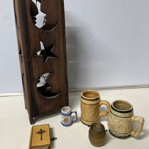 Lote anterior: Misal de Nácar, Lámpara de Madera, Jarras de Cerveza y Carozero de Bronce