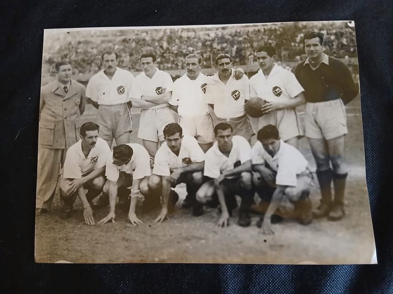 Fotografía Original Época Plantel Club Nacional de Football (Aprox. 1940s)