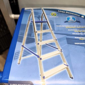 Escalera de Aluminio Plegable con 5 Escalones y Tranca Rodilla - imagen 4