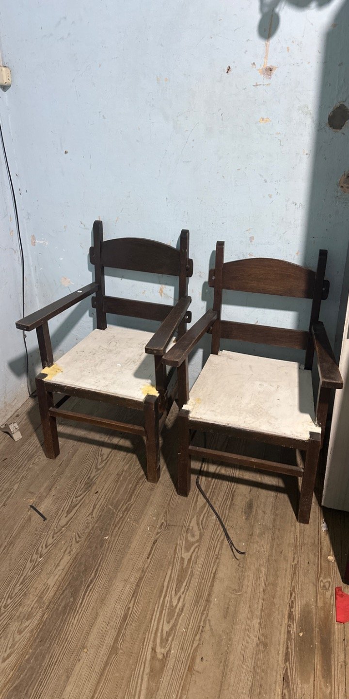 Par de Butacas de Madera con Asiento Blanco