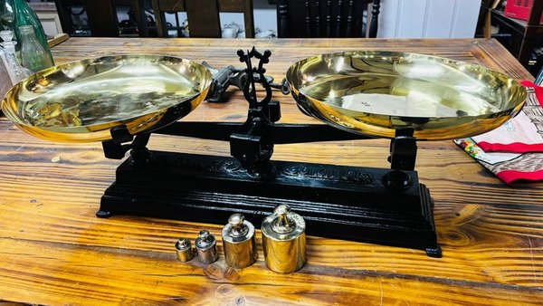 Balanza de oro con dos platos en excelente estado - imagen 4