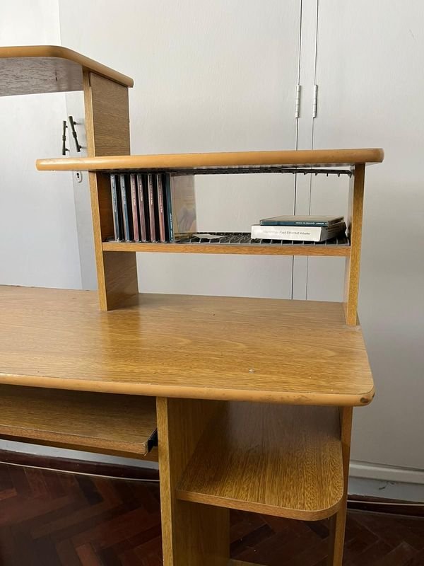 Escritorio de mesa PC con espacio para discos - imagen 2