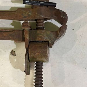 Morsa de Herrero Antigua de Hierro Fundido - imagen 3
