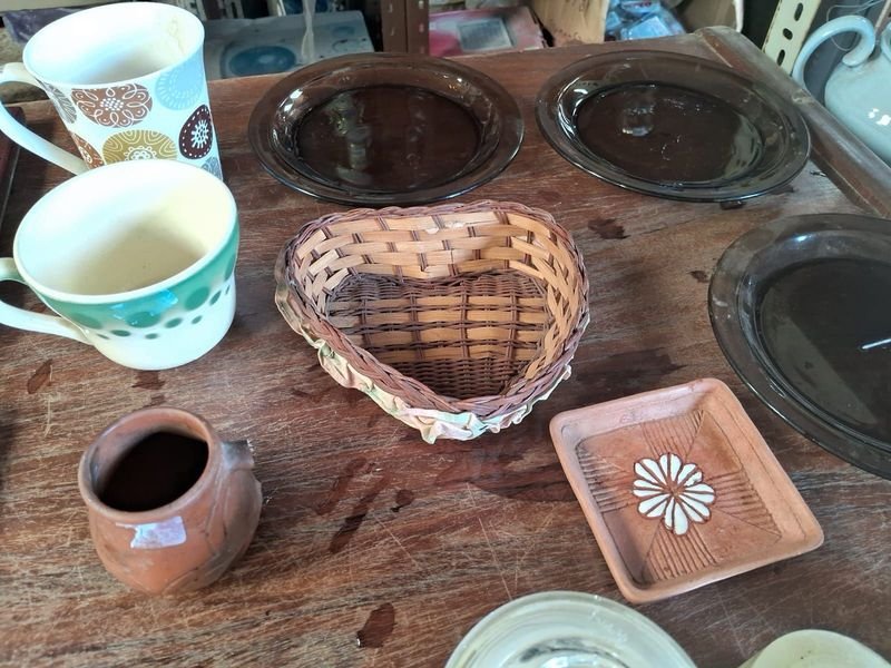 Lote de platos, tazas y velas aromáticas - imagen 3