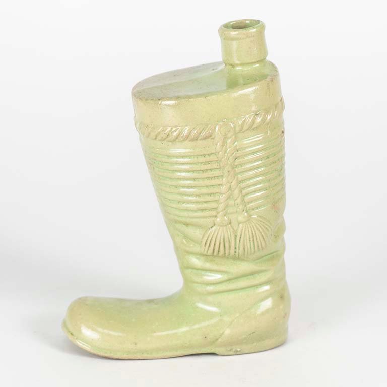 Lote siguiente: Botella de cerámica de licor de coco forma de bota