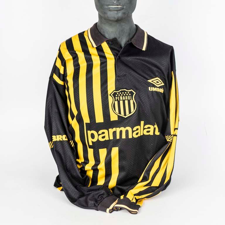 Lote anterior: Camiseta de Peñarol de utilería marca UMBRO N°20 tercera equipación de los años 1996/97