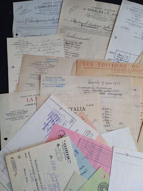 Lote siguiente: Colección de boletas antiguas y otros artículos