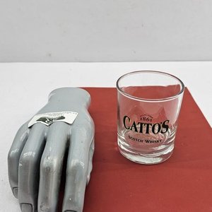 Lote siguiente: Vaso de Vidrio con Publicidad de "Cattos Scotch Whisky"