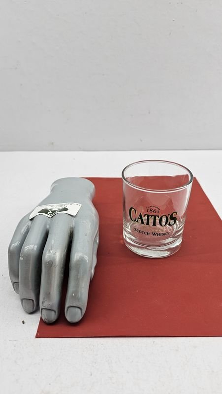 Vaso de Vidrio con Publicidad de "Cattos Scotch Whisky"