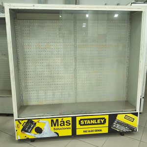 Lote siguiente: Vitrina Exhibidora con Fondo Perforado Stanley