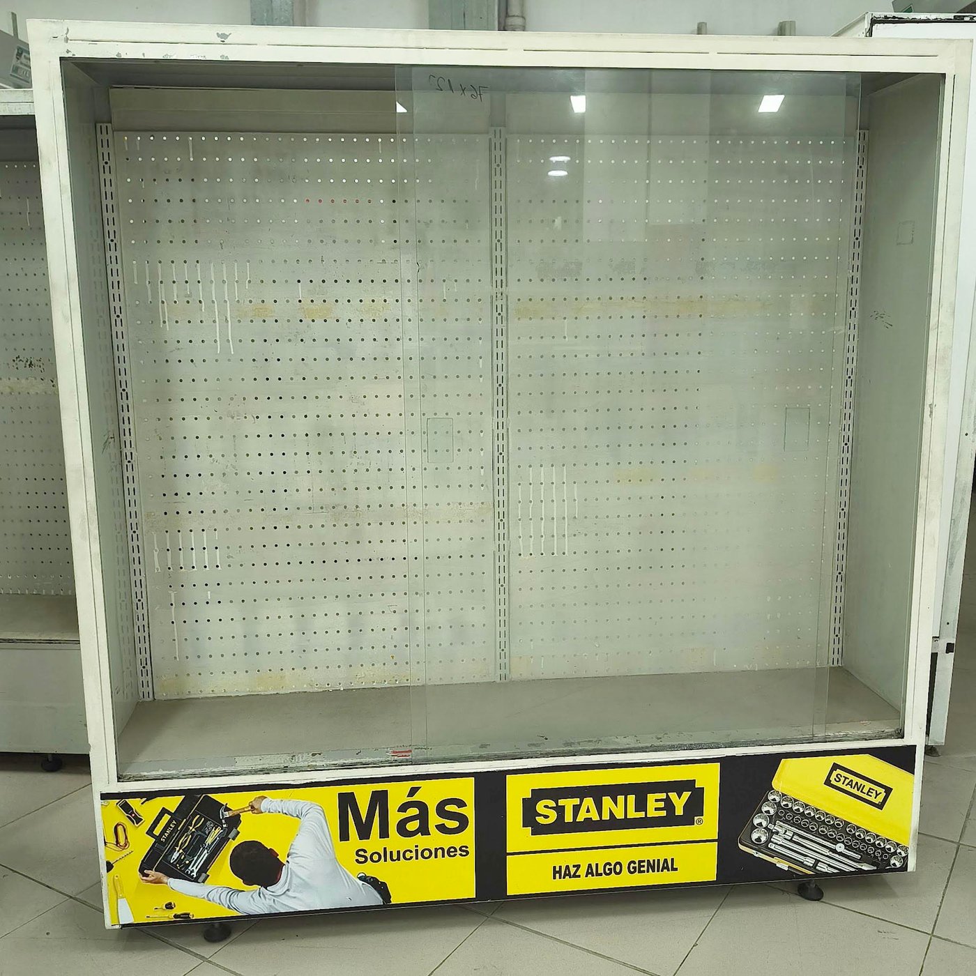 Vitrina Exhibidora con Fondo Perforado Stanley
