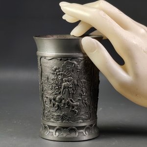 Conjunto de 5 Vasos de Peltre con Decoración Relieve y Escenas Costumbristas - imagen 8