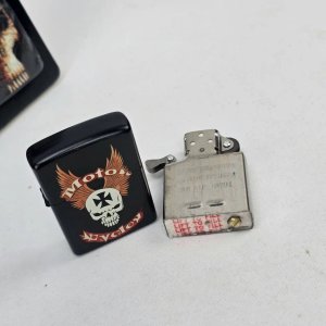 Encendedor Negro con Diseño de Calavera Alada "Moto Cycle" - imagen 3