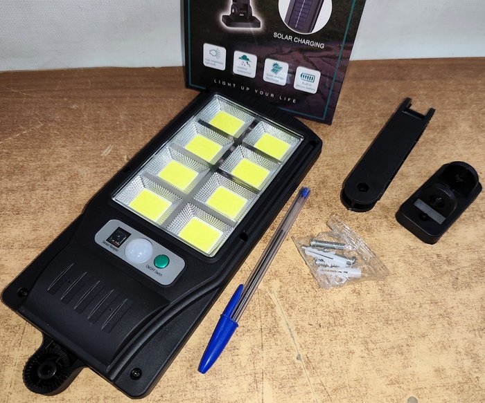 Luz LED Solar Recargable con Sensor y Control Remoto - imagen 2