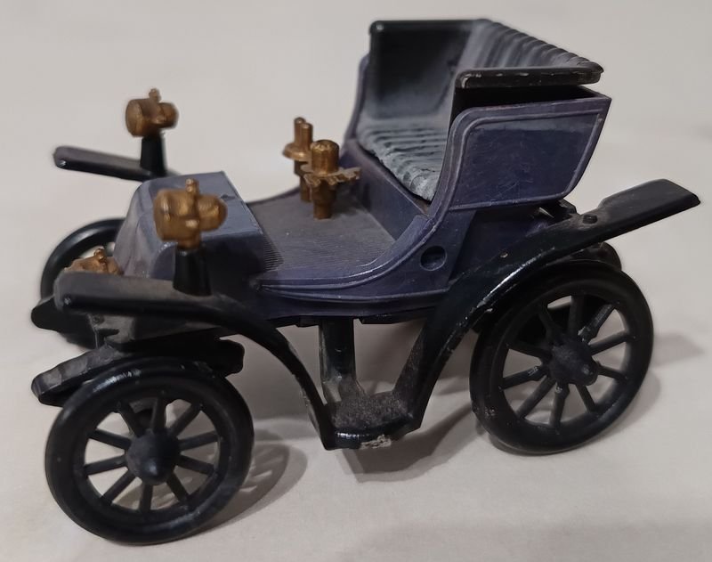 Réplica de un FIAT de 1899 en plástico - imagen 2