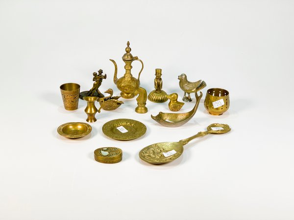 Lote de 14 piezas de bronce con motivos de aves, caballos y figuras - imagen 1