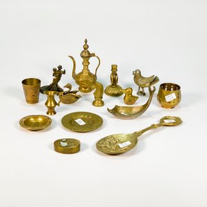Lote anterior: Lote de 14 piezas de bronce con motivos de aves, caballos y figuras