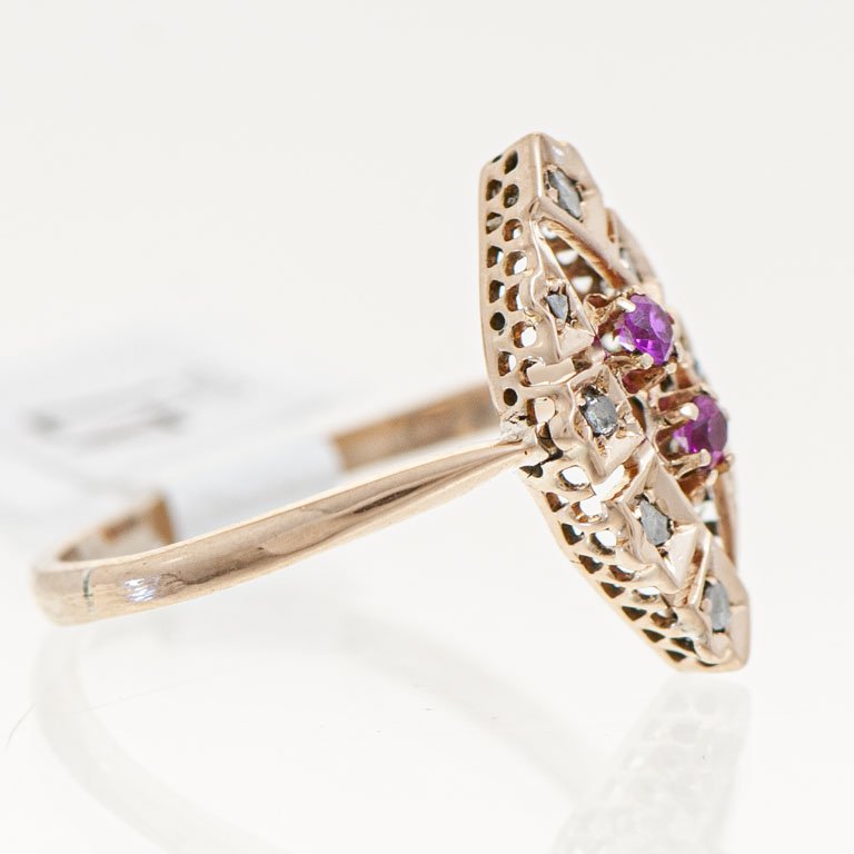 Anillo de oro con rubíes y diamantes - imagen 2