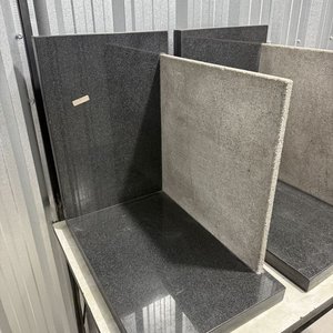 Mesitas de Apoyo Esquinero en L de Granito Negro y Cemento - imagen 2