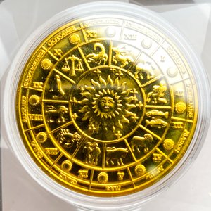 Moneda Coleccionable Piscis Zodiacal Dorada con Estuche - imagen 3