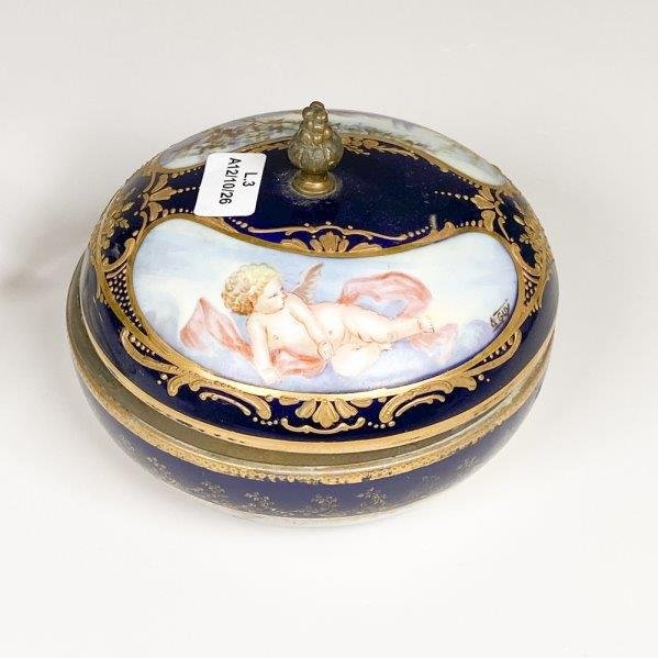 Bombonera de Porcelana Viejo Viena Azul Cobalto con Cupido y Paisaje