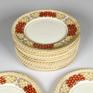 Dieciocho platillos de postre loza inglesa, bordes decorados diámetros 20 cm - imagen 3
