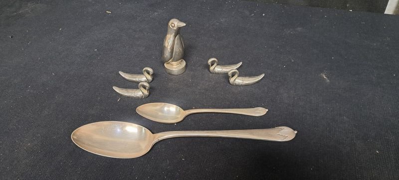 Lote anterior: Posacubiertos y Cucharas de Plata con Diseño de Pájaros