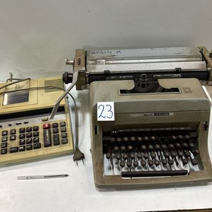 Lote anterior: Máquina de Escribir Olivetti Línea 88 y Calculadora Eléctrica