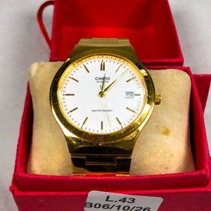 Reloj Casio Dorado con Esfera Blanca y Correa Metálica - imagen 2
