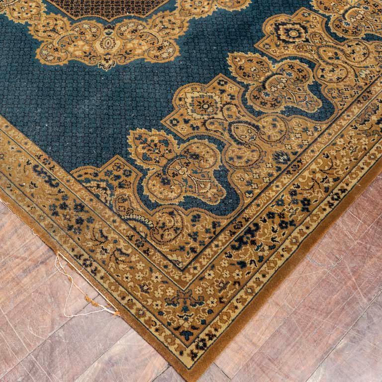 Gran alfombra acrílica con fondo turquesa y dorado - imagen 2