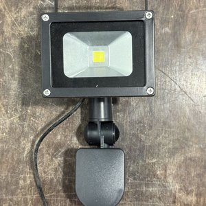 Foco LED Recargable con Panel Solar y Sensor de Movimiento - imagen 8