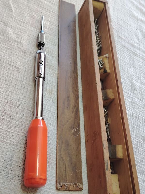 Destornillador manual con caja de madera y torque - imagen 4