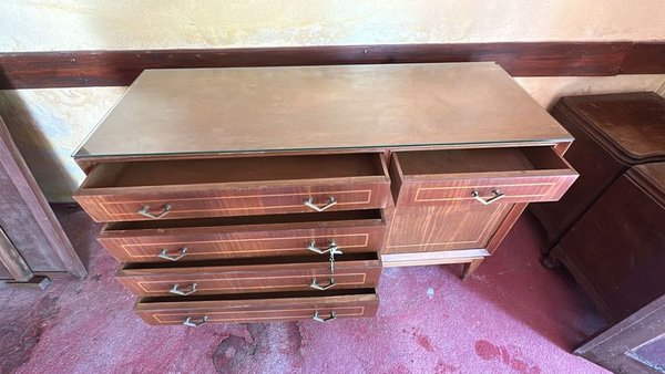 Mueble de estilo americano con vidrio en la mesada - imagen 2