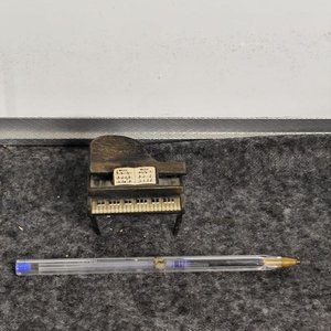 Lote siguiente: Sacapuntas Antiguo Forma Piano Vintage