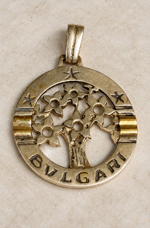 Colgante Árbol de la Vida en Plata con Inscripción BVLGARI