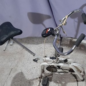 Bicicleta Fija Blanca para Ejercicio - imagen 2