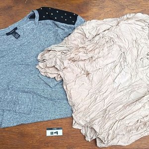 Lote de Ropa Femenina: Jeans, Remeras, Musculosas y Más - imagen 5