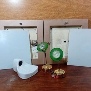 Lote anterior: Lote de Iluminación: 2 Plafones de Techo, 2 Apliques de Pared y Base de Velador
