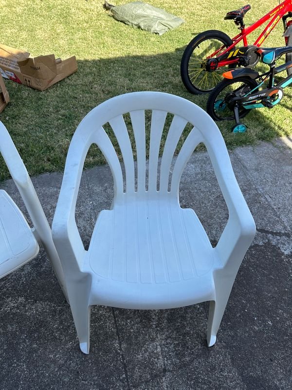 Sillas de plástico para venta en buen estado - imagen 6