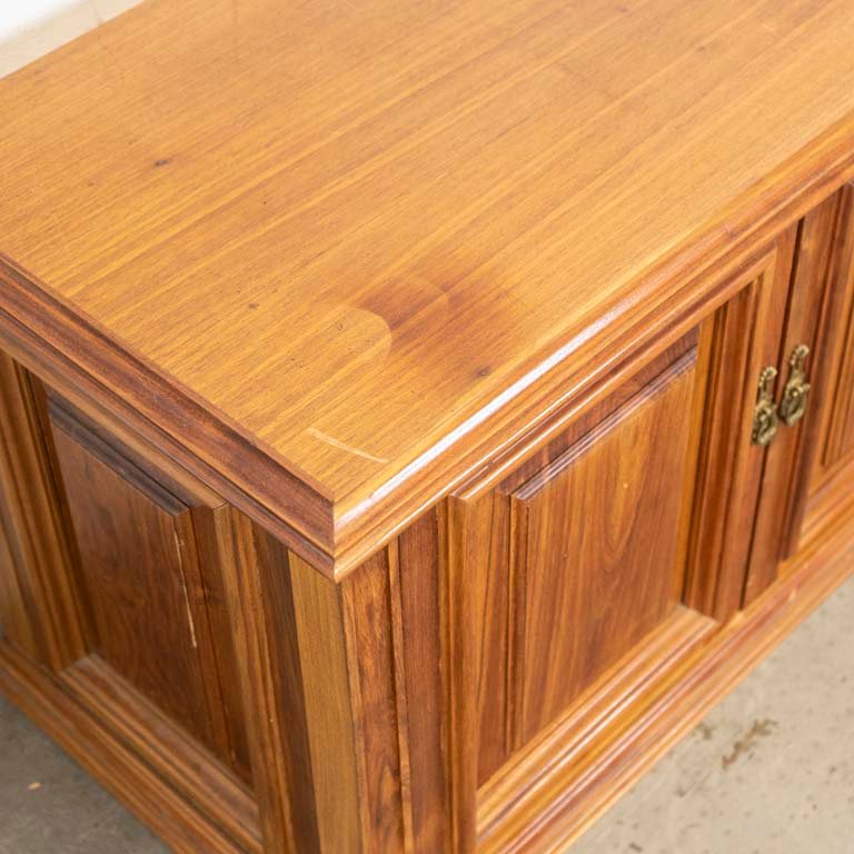 Mueble bajo de dos puertas en buen estado - imagen 2