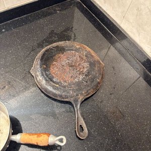 Olla de Aluminio Mariposa y Sartén de Hierro - imagen 5