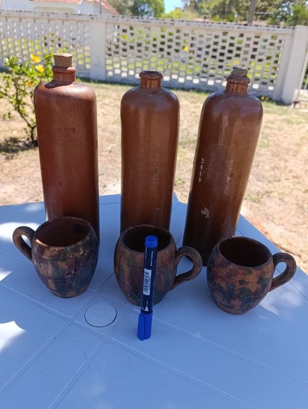 Lote siguiente: Porrones y Jarras de Cerámica