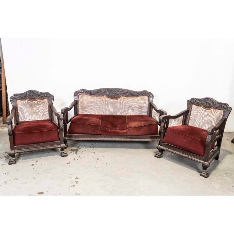 Lote anterior: Sofá y sillones de madera para restaurar