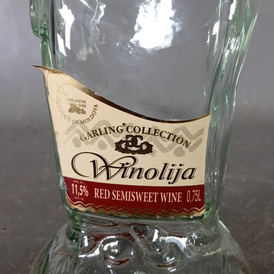 Botella con fisonomía de dama de la colección Garling Colecction Vinolei - imagen 3