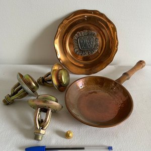 Lote anterior: Piezas de Cobre y Bronce: Plato Decorativo, Sartén y Quemadores